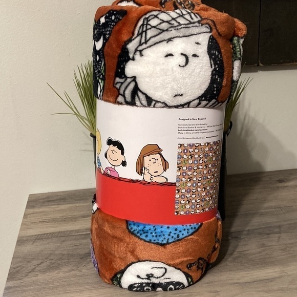 PEANUTS CHARACTERS HALLOWEEN CIRCLES  50 X 70 PLUSH THROW - Picture 3 of 11